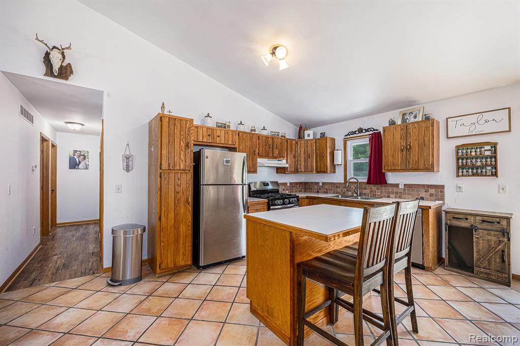 2866 Graham Road, Imlay City, MI 48444 — Photo 10