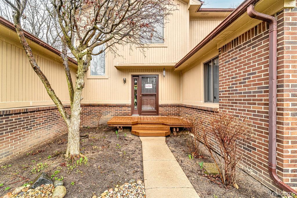 7375 PEPPER Creek, West Bloomfield, MI — Photo 5