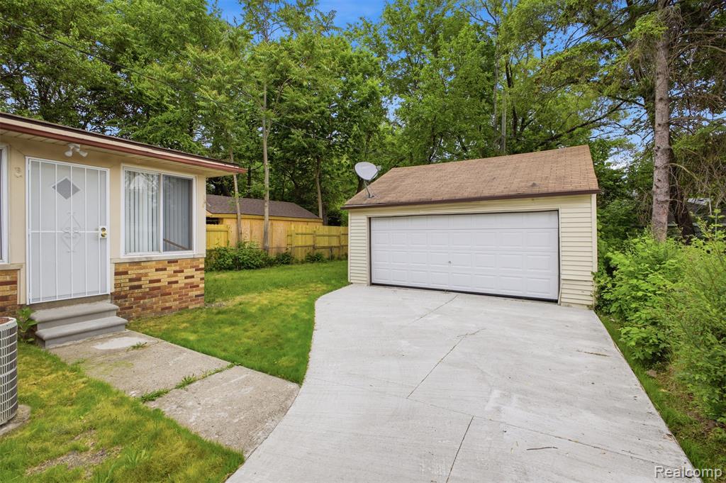 18492 Warwick Street, Detroit, MI 48219 — Photo 27