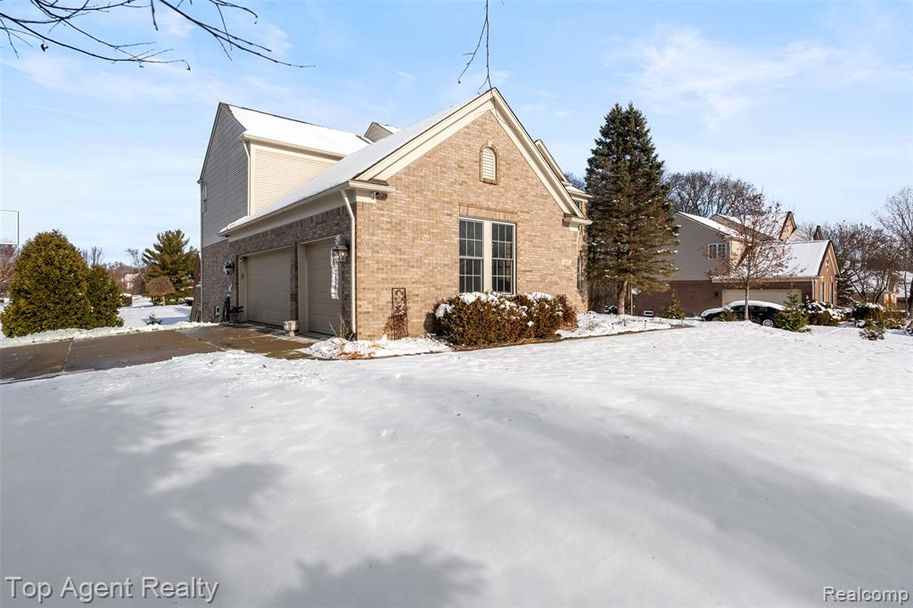 668 Berridge Circle, Lake Orion, MI — Photo 3