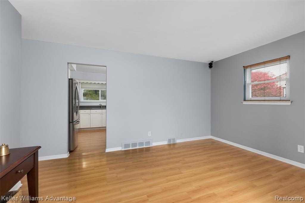 6927 Apache Trail, Westland, MI — Photo 5