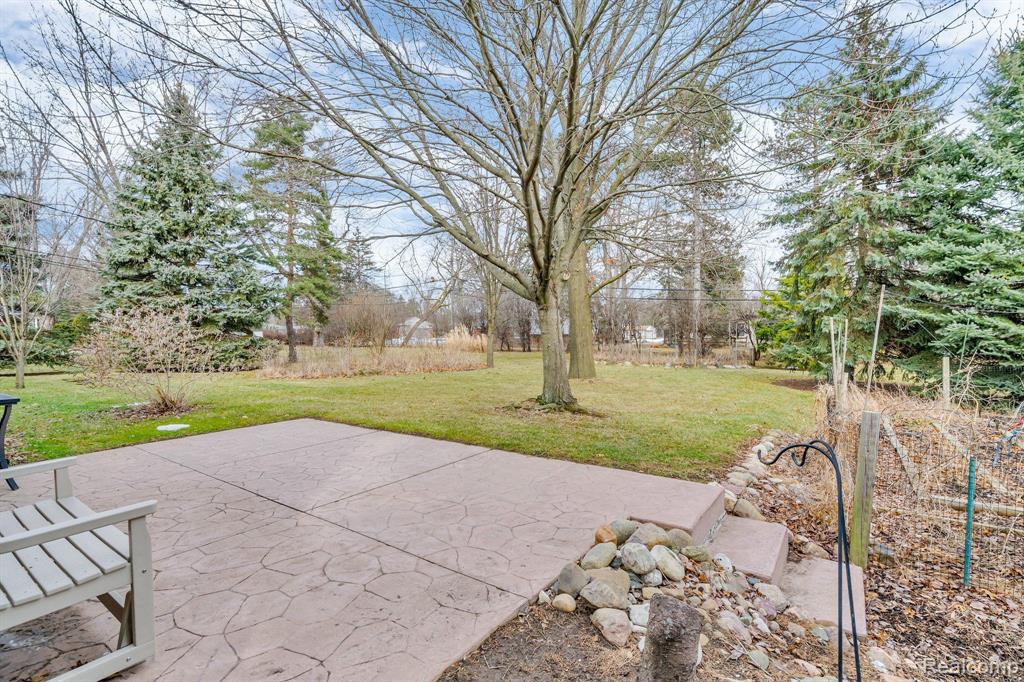 6084 HERBMOOR Street, Troy, MI 48098 — Photo 28