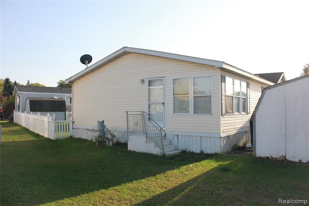 7065 El paso Boulevard, Romulus, MI 48174 — Photo 2
