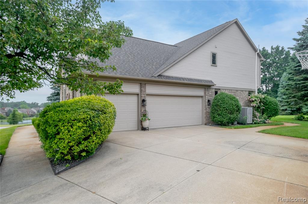 9154 Rotondo Drive, Howell, MI 48855 — Photo 4