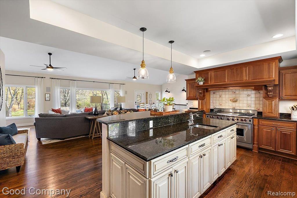 4671 BURNLEY Drive, Bloomfield Hills, MI 48304 — Photo 28