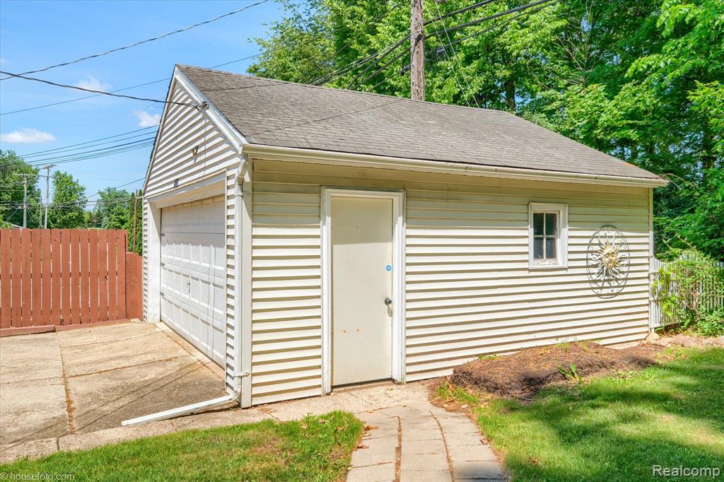 580 N Almont Avenue, Imlay City, MI 48444 — Photo 35