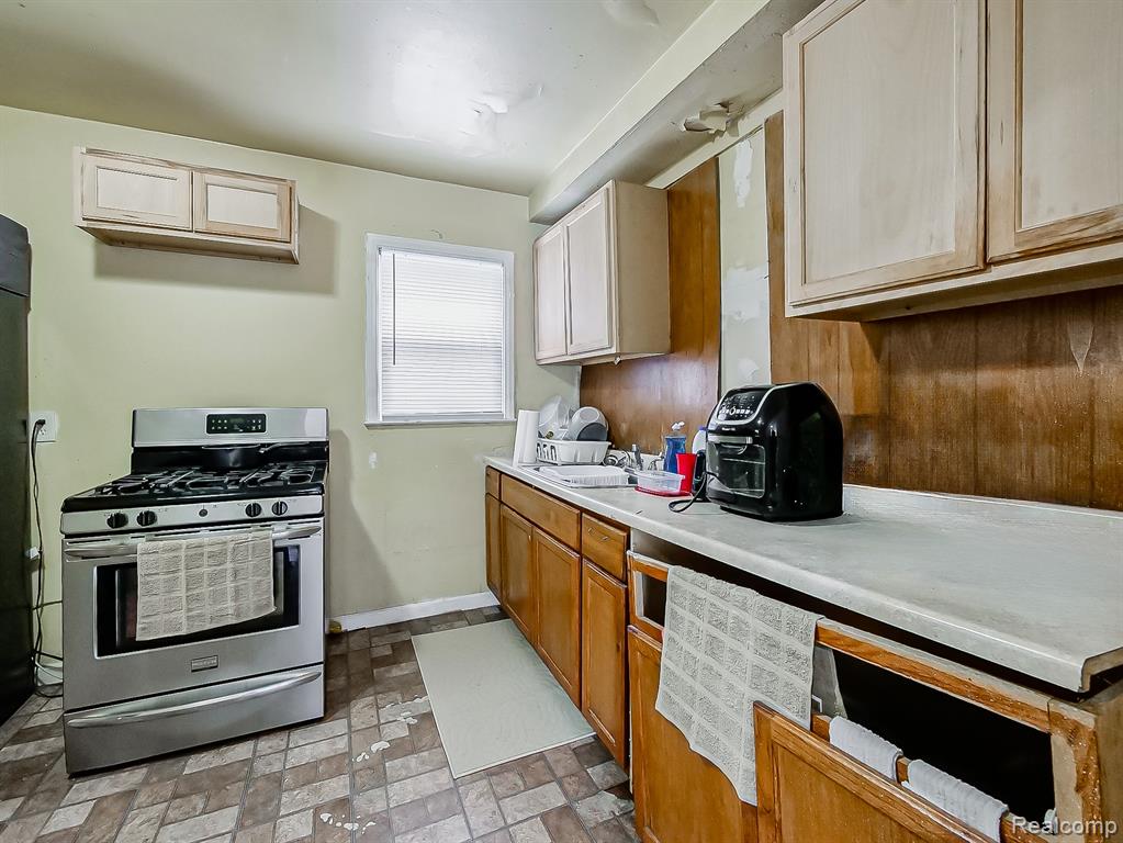 19811 Harlow Street, Detroit, MI 48235 — Photo 6