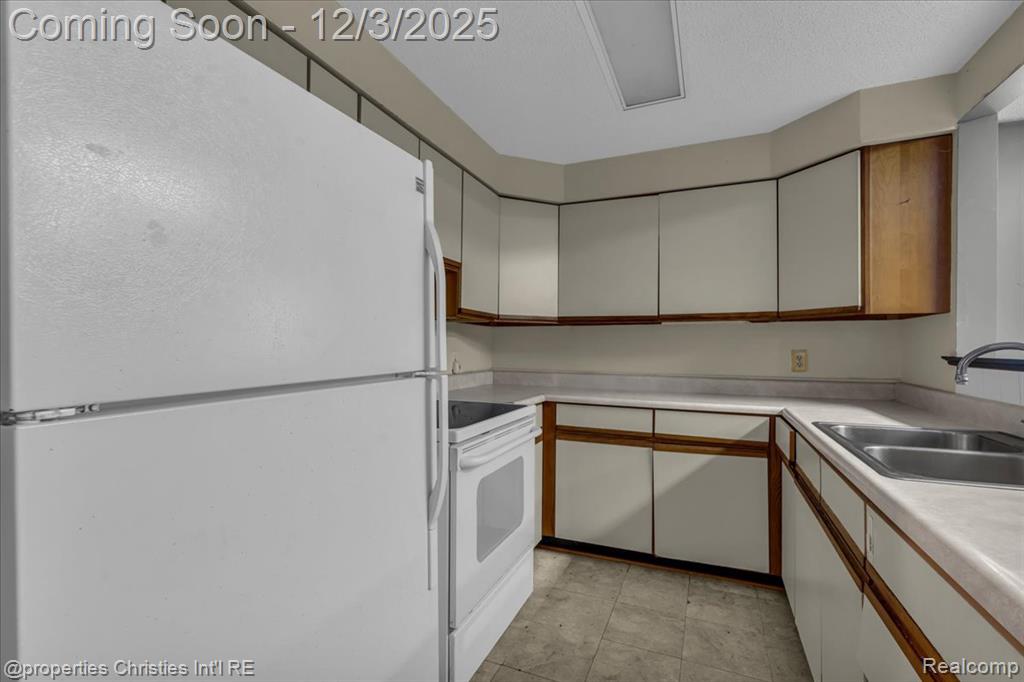 13095 Woodland Trail, Davisburg, MI 48350 — Photo 29