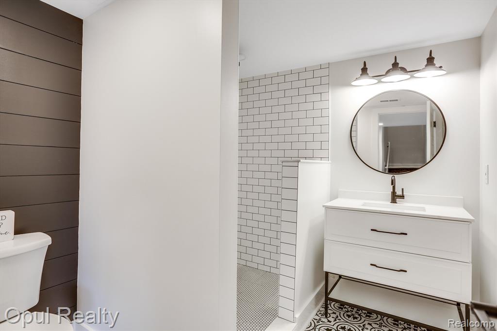 7484 HARDWOOD Circle, Canton, MI 48187 — Photo 42