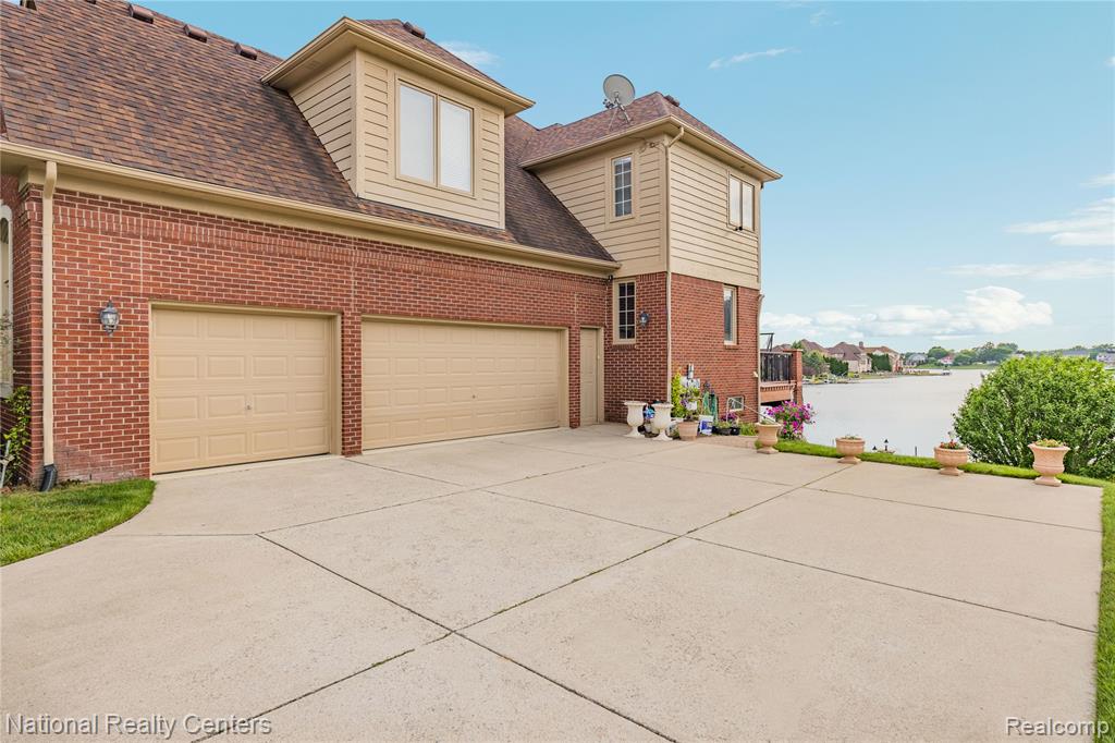 51577 Merry Lane, Utica, MI 48316 — Photo 20