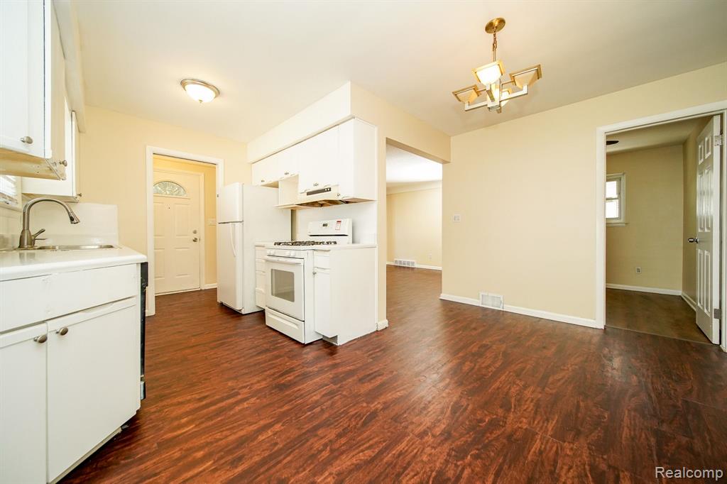 4620 DUDLEY Street, Dearborn Heights, MI 48125 — Photo 16