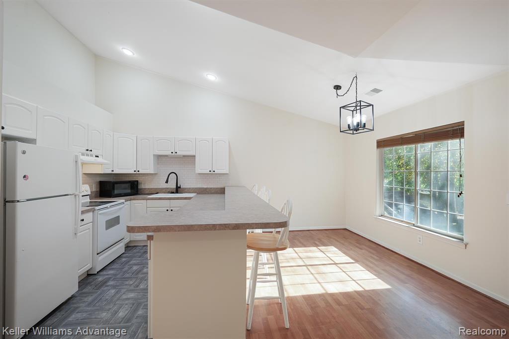 867 Saybrook Drive, Waterford, MI 48327 — Photo 8