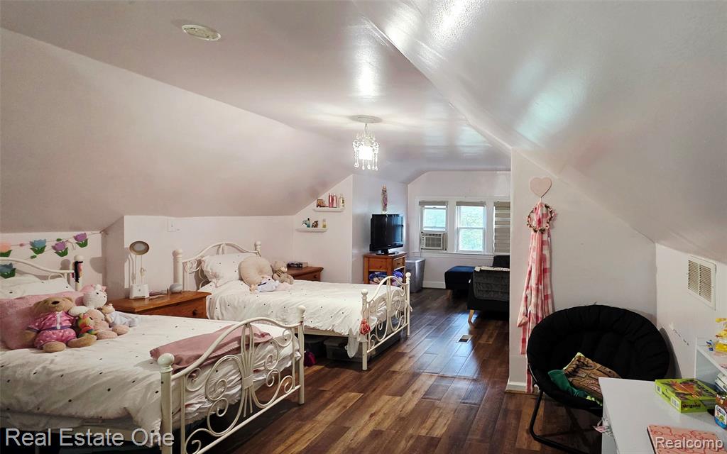 611 E Bernhard Avenue, Hazel Park, MI 48030 — Photo 15