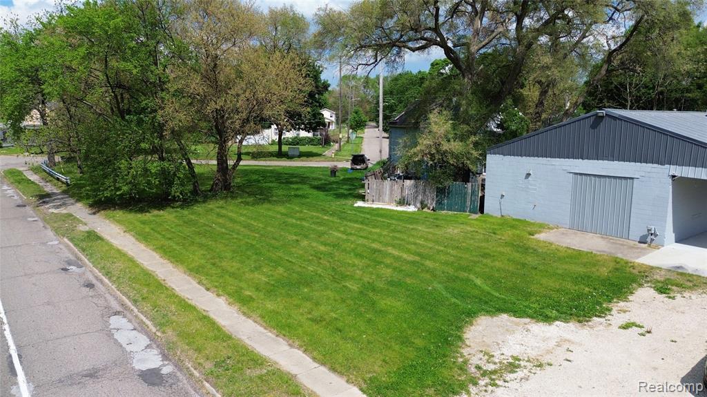 713 FENTON Road, Flint, MI 48503 — Photo 2