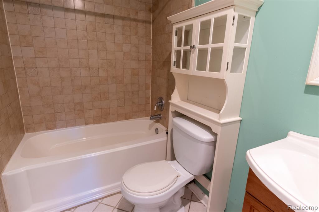 623 E Brockton Avenue, Madison Heights, MI 48071 — Photo 17
