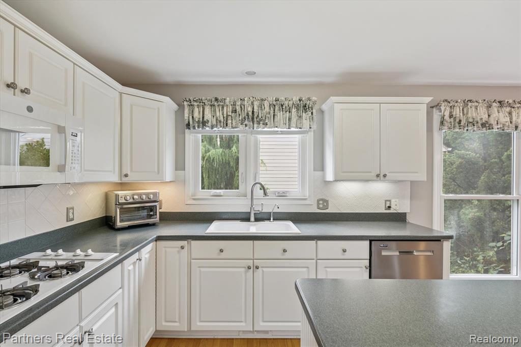 4757 Roundtree Drive, Brighton, MI 48116 — Photo 22