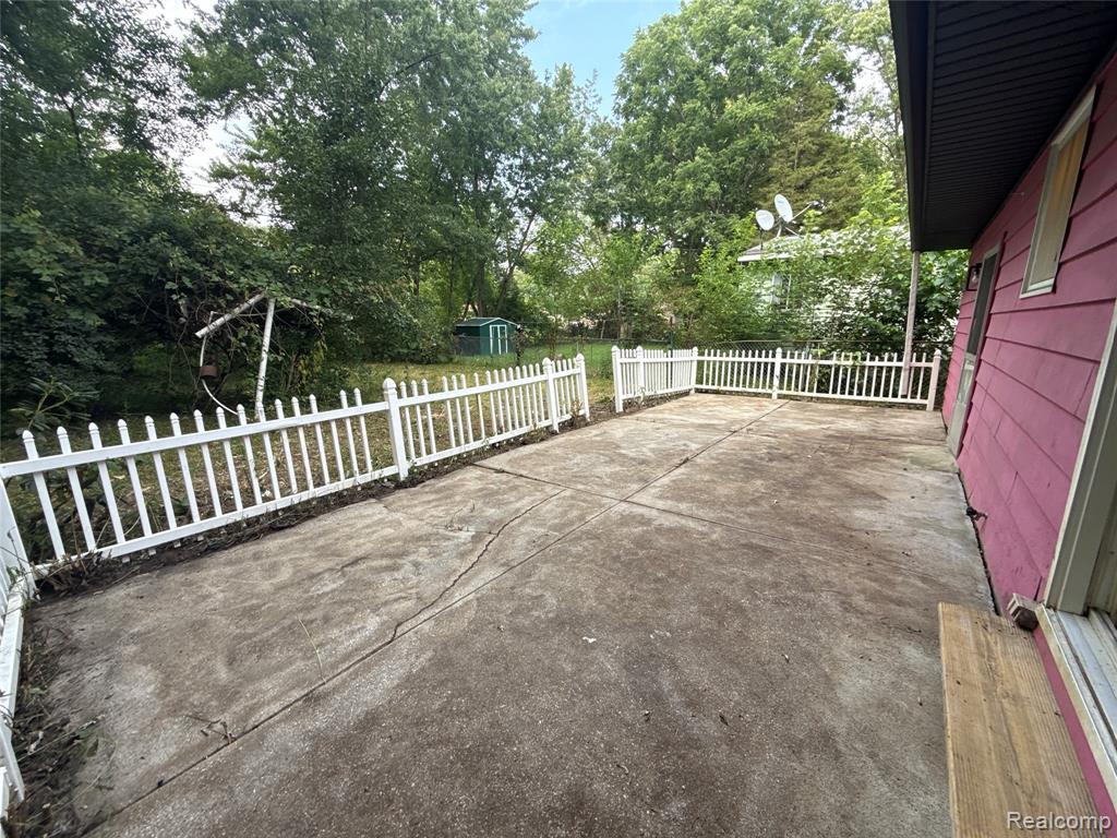 3308 Spring Valley Drive, Flint, MI 48504 — Photo 23