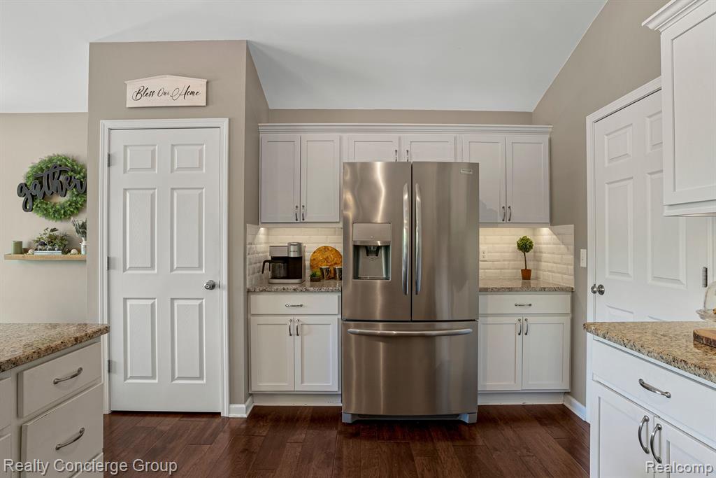 9801 BROOKFIELD Drive, Brighton, MI 48116 — Photo 20
