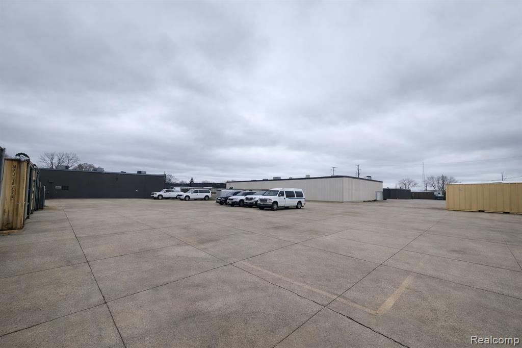 14156 E 11 Mile Rd, Warren, MI 48089 — Photo 2