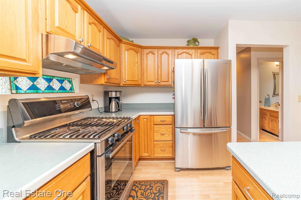 8260 ENGLEWOOD Drive, Clarkston, MI — Photo 25