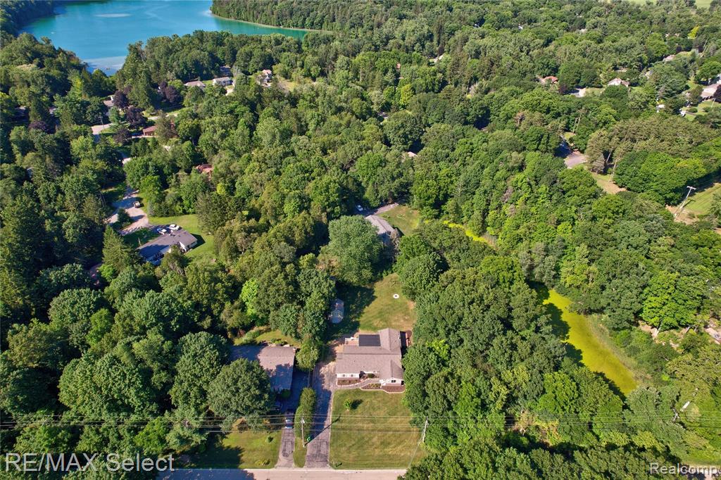 2456 N Tipsico Lake Road, Hartland, MI 48353 — Photo 48