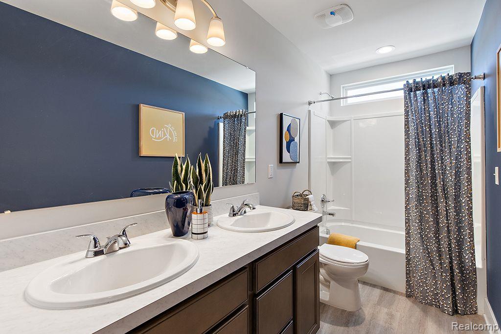 6128 N Trailwoods Drive, Ann Arbor, MI 48103 — Photo 40
