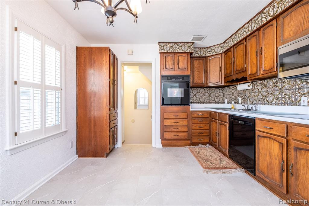 11700 Farley, Redford, MI 48239 — Photo 14