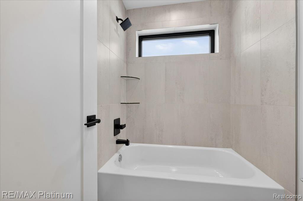 1309 Walloon Way, Orion, MI — Photo 20