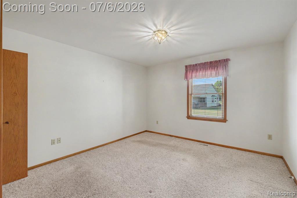 4392 Springbrook Drive, Swartz Creek, MI 48473 — Photo 12