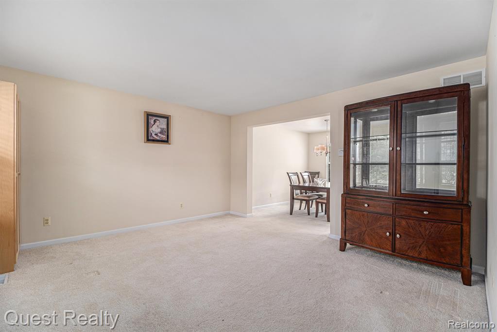 6849 York Street, Waterford, MI 48327 — Photo 6