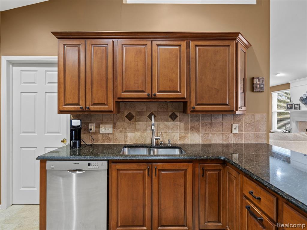56714 Winding Creek Drive, Macomb, MI 48042 — Photo 10