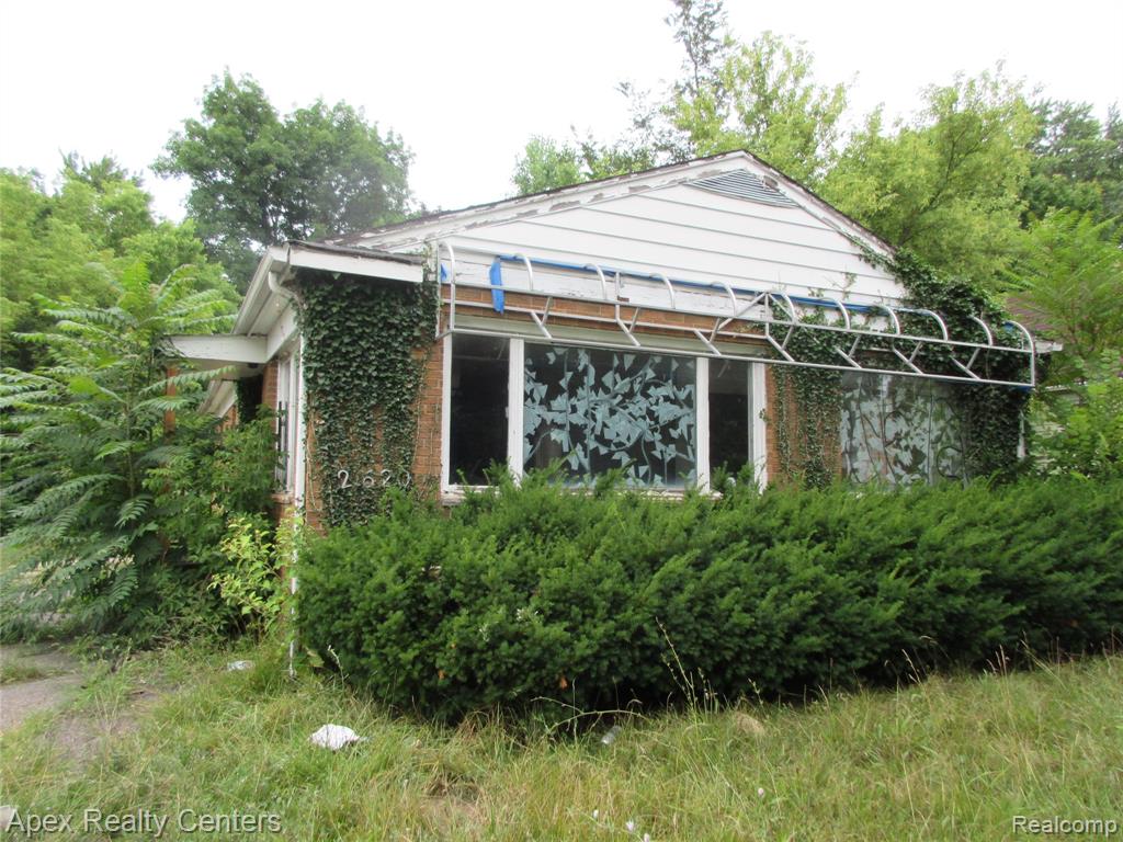2620 Flushing Road, Flint, MI 48504