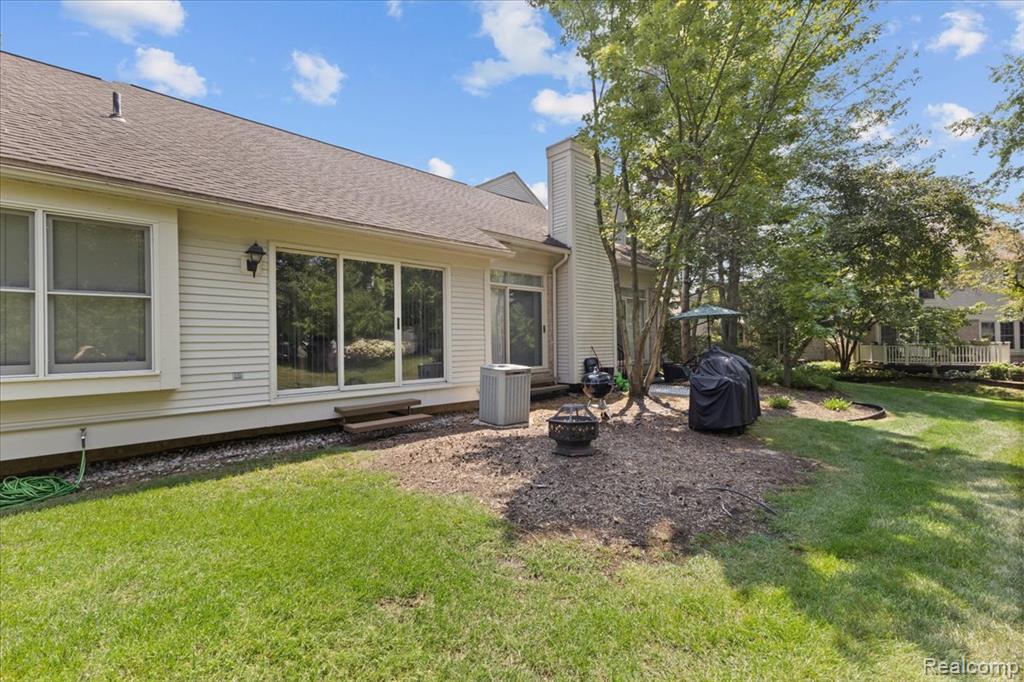 7570 Danbury Circle, West Bloomfield, MI — Photo 50