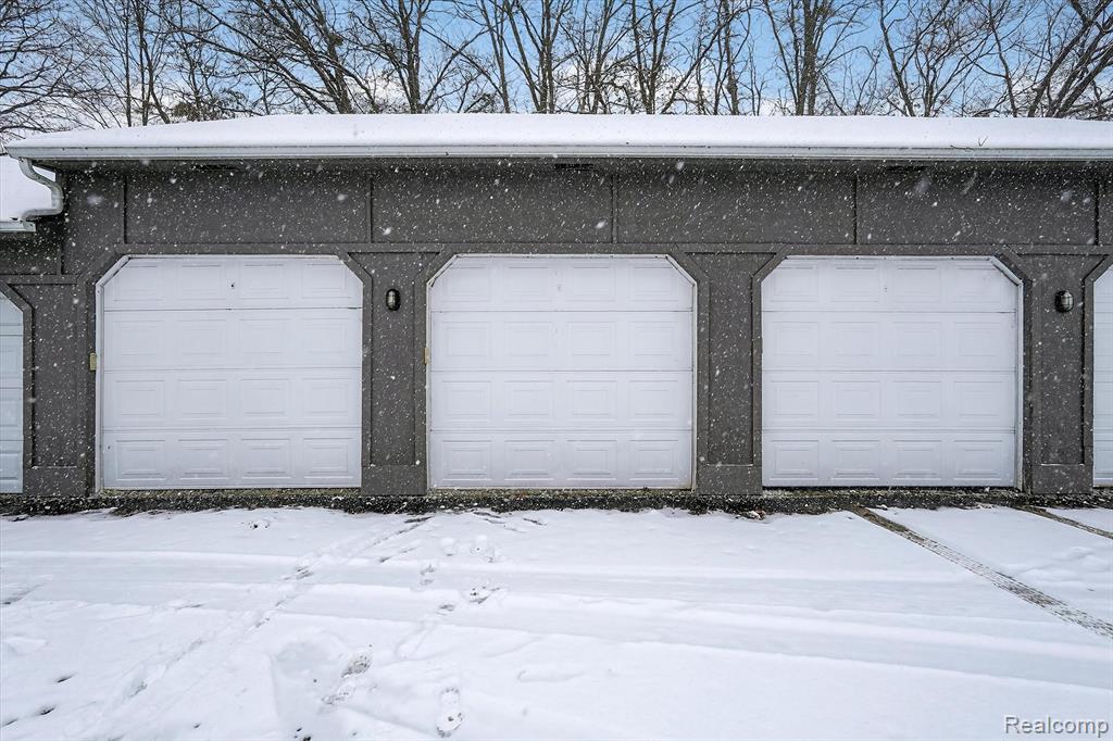 613 Curzon Court, 203, Howell, MI 48843 — Photo 32