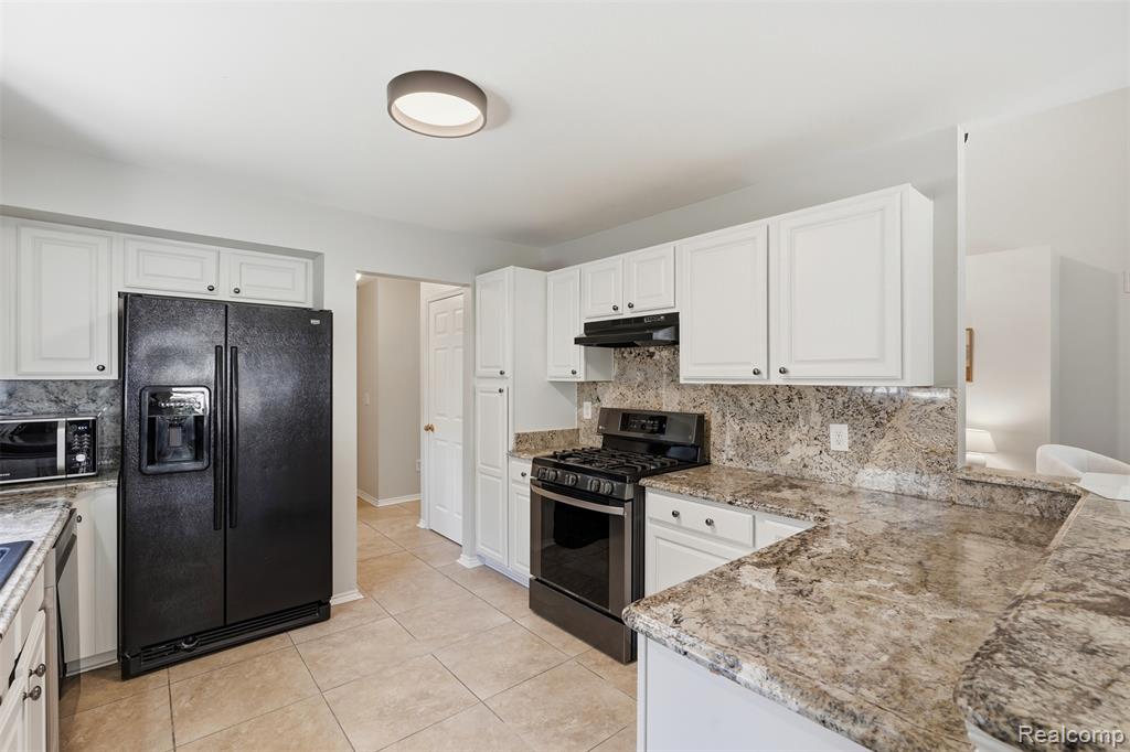 4421 Honeysuckle Drive, Sterling Heights, MI 48314 — Photo 22