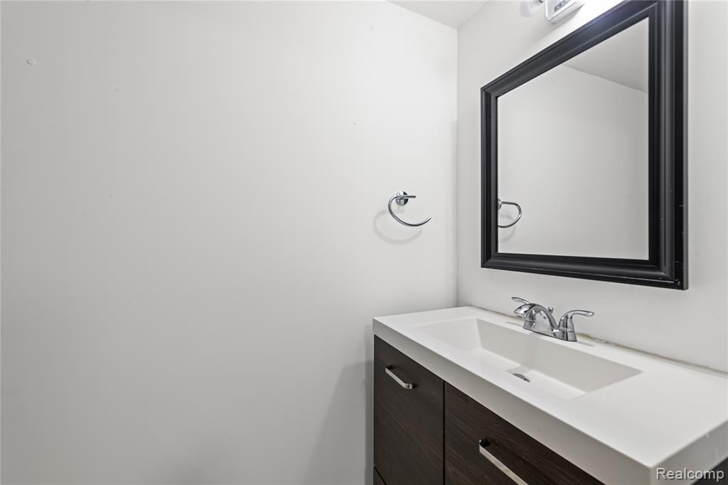 460 Old Pine Way, Walled Lake, MI 48390 — Photo 17