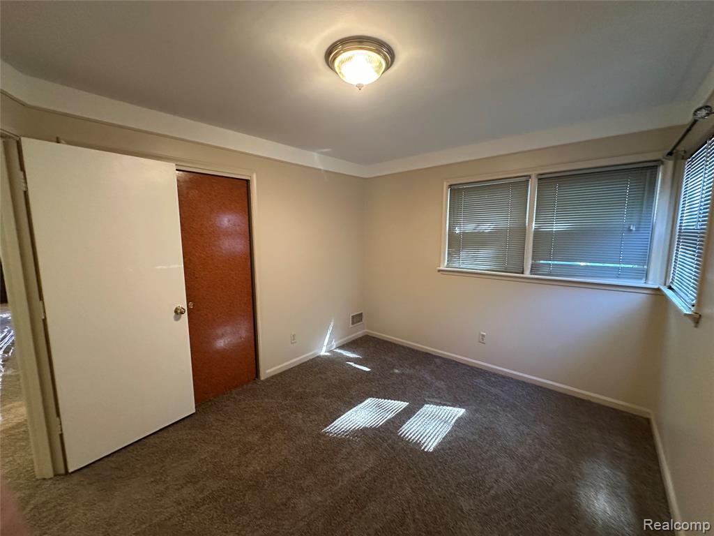 8981 Leverne, Redford, MI 48239 — Photo 11