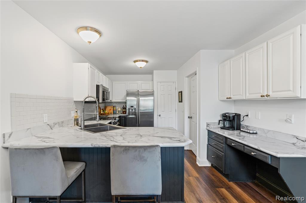 6048 Pine Cone Drive, Grand Blanc, MI 48439 — Photo 11