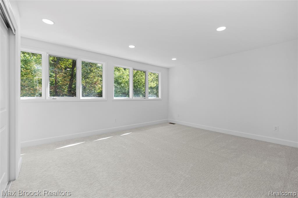 7219 Oakwood Drive, West Bloomfield, MI — Photo 59