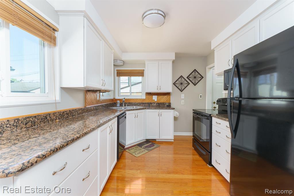 8744 SHARI Drive, Westland, MI — Photo 14