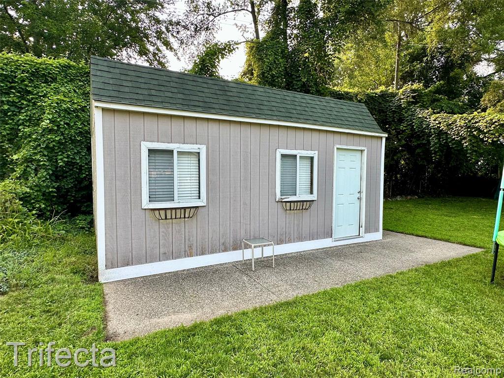 47555 Dequindre Road, Rochester Hills, MI 48307 — Photo 26