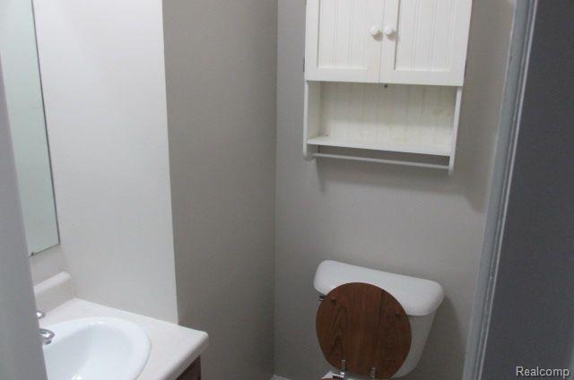 7310 BLUEWATER Drive, Clarkston, MI 48348 — Photo 8