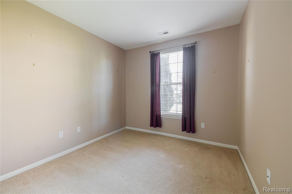 26624 Kirkway Circle, Woodhaven, MI 48183 — Photo 22