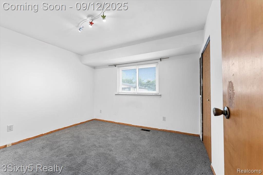 17541 Bodsford Drive, Woodhaven, MI 48183 — Photo 18