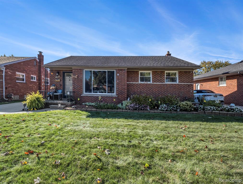8455 Salem Lane, Dearborn Heights, MI 48127 — Photo 3