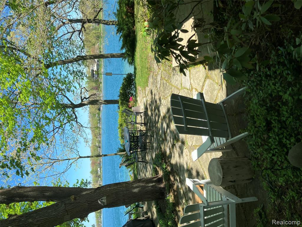 6610 Commerce Road, West Bloomfield, MI 48324 — front exterior