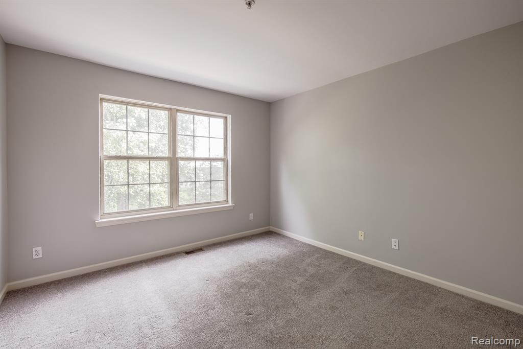 617 Village Lane, 58, Milford, MI 48381 — Photo 25