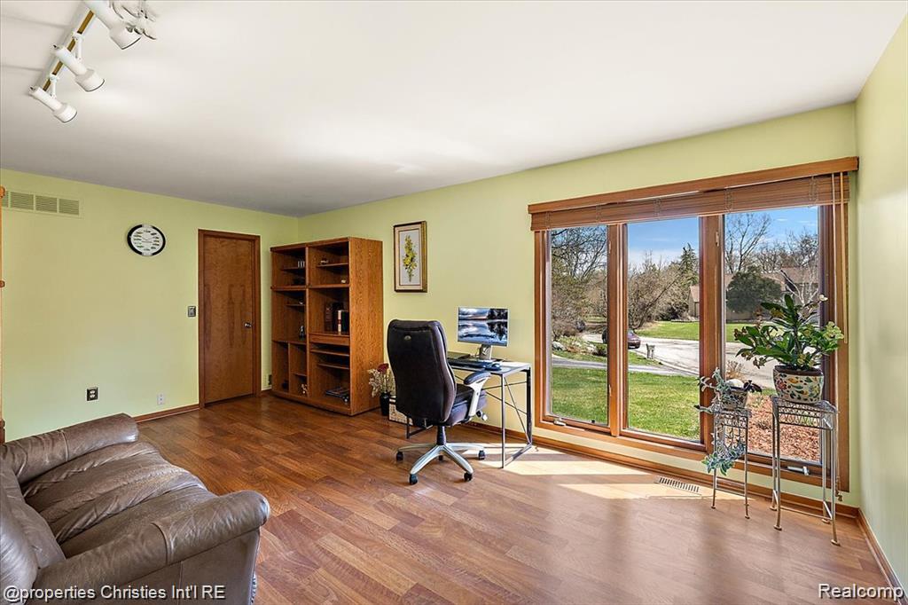 4566 Walden Drive, Bloomfield Hills, MI 48301 — Photo 32