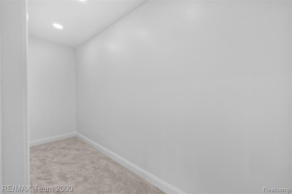 6302 Burger Street, Dearborn Heights, MI 48127 — Photo 36