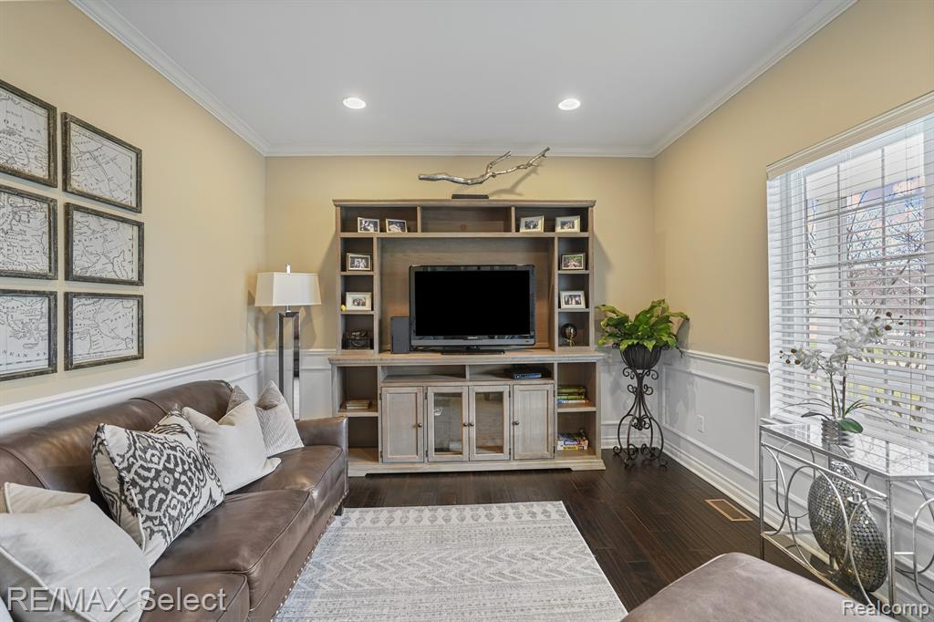 9212 HIDDEN OAKS Drive, Grand Blanc, MI 48439 — Photo 4